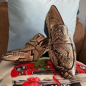 Vince Camuto Adealia Leather Pointed-Toe Loafer